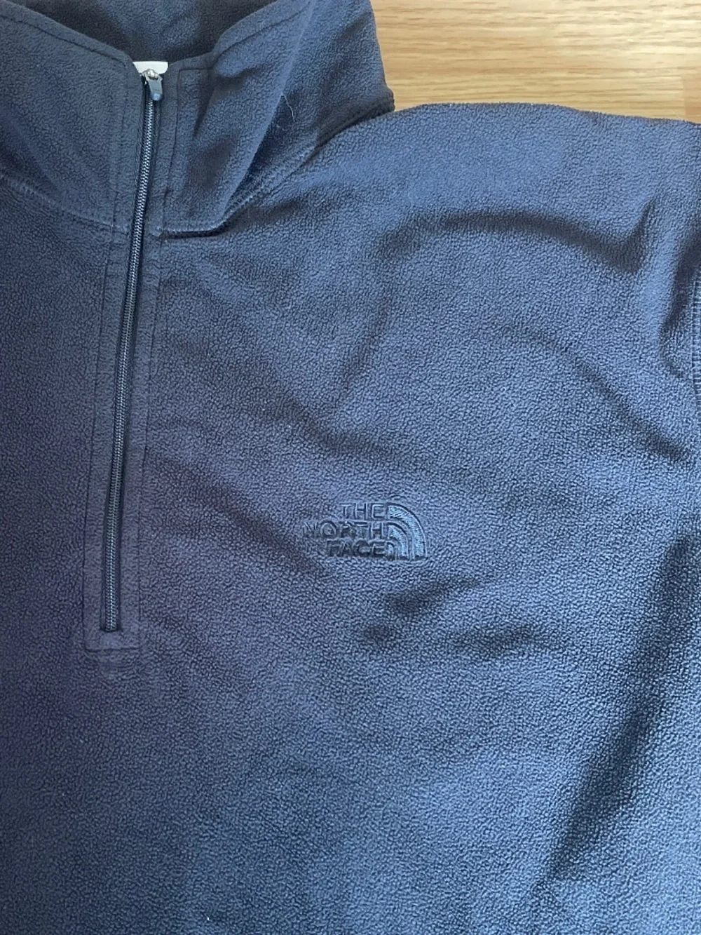 The North Face Men’s Black on Black Fleece Performance 1/4 zip Size Large
